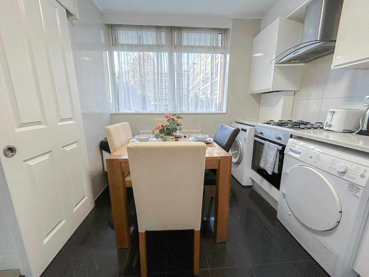 Cosy 3 Bedroom 3 Bathroom Flat With Private Garden- Maida Vale, Near Paddington Apartment