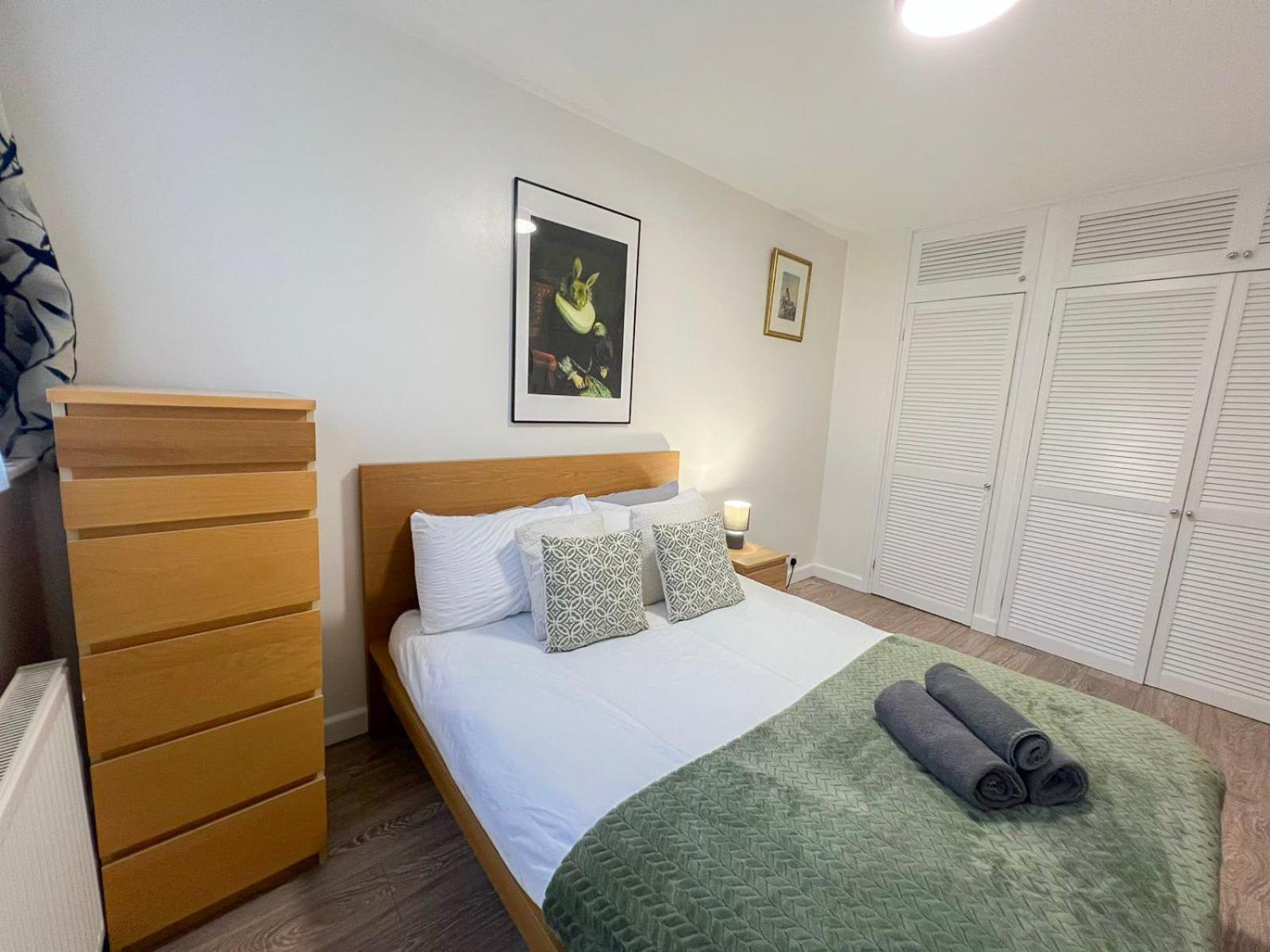 Cosy 3 Bedroom 3 Bathroom Flat With Private Garden- Maida Vale, Near Paddington Apartment