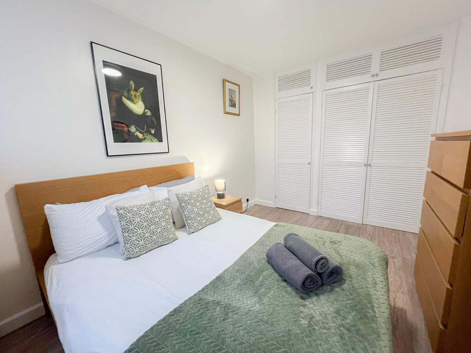 Cosy 3 Bedroom 3 Bathroom Flat With Private Garden- Maida Vale, Near Paddington Apartment *